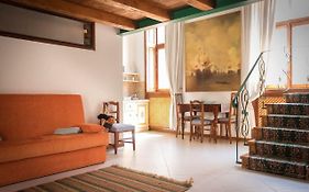 5 Comfortable Apartment Near Old Town Center
